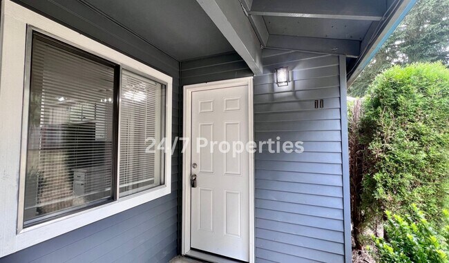 Building Photo - Newly Updated 1BD I 1BA - SANDY OR!