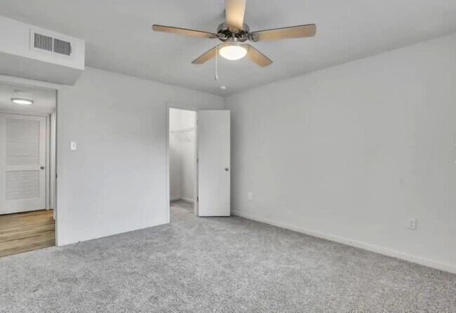 Foto del edificio - 1401 Longcreek Dr