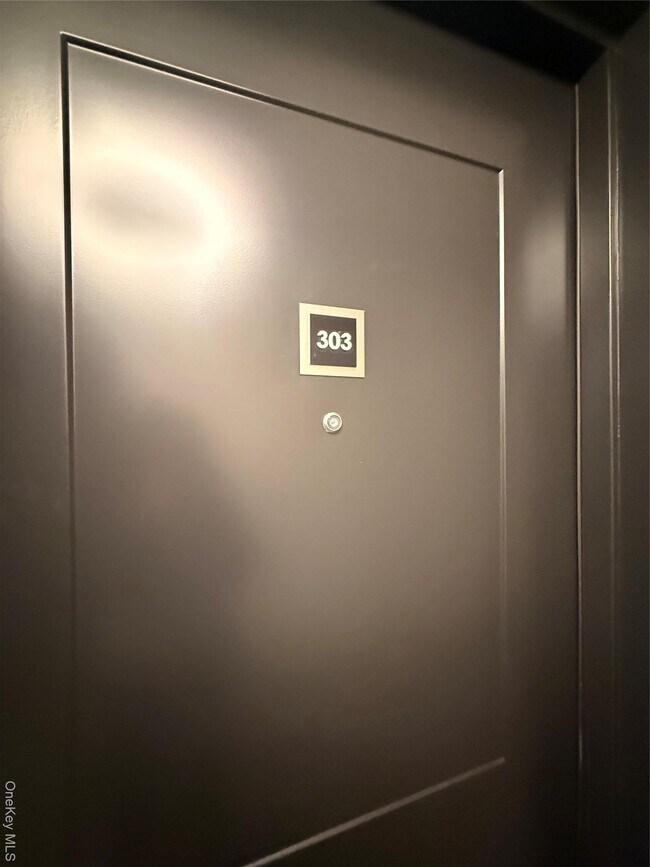 Building Photo - 122 Greenwich Ave