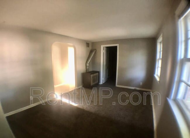 Building Photo - 1011 S Lansing St