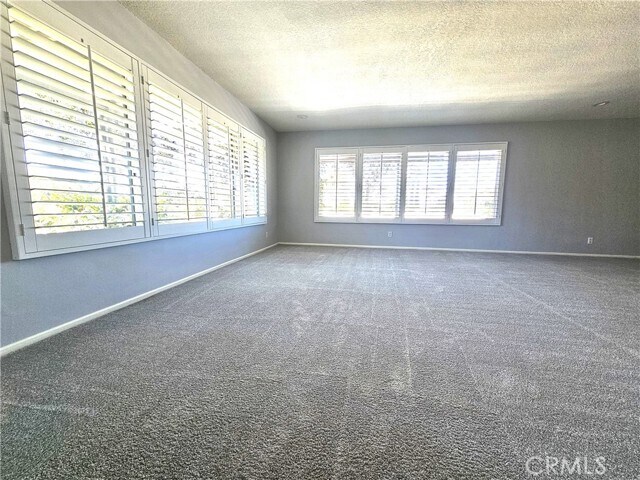 Foto del edificio - 639 Alta Loma Dr