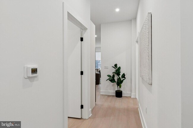 Foto del edificio - 30 W Allens Ln