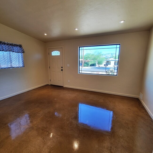 Living Room - 5650 E Mabel St