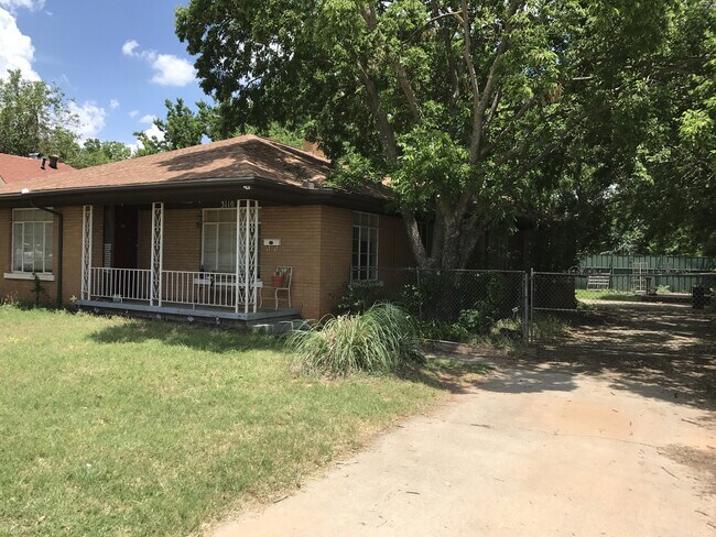 Foto del edificio - 3 bed home in historic area for rent near the Paseo district, on Hudson between NW 23rd and NW 36th.