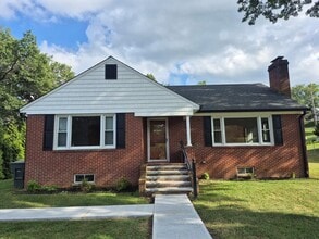Building Photo - 250 Gillespie Dr NE