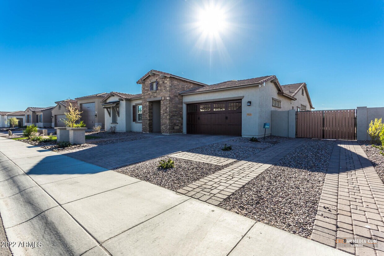 Foto principal - 9193 W Country Club Trail