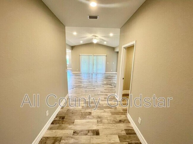 Building Photo - 134 Swan Dr