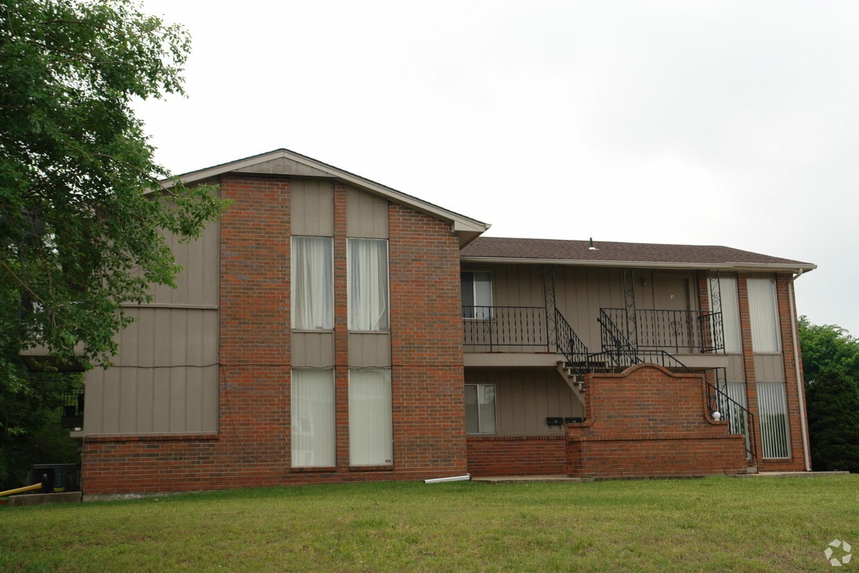 Williamsburg Square Apartments Apartments in Wichita, KS