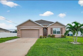 Building Photo - 543 SW Whitmore Dr
