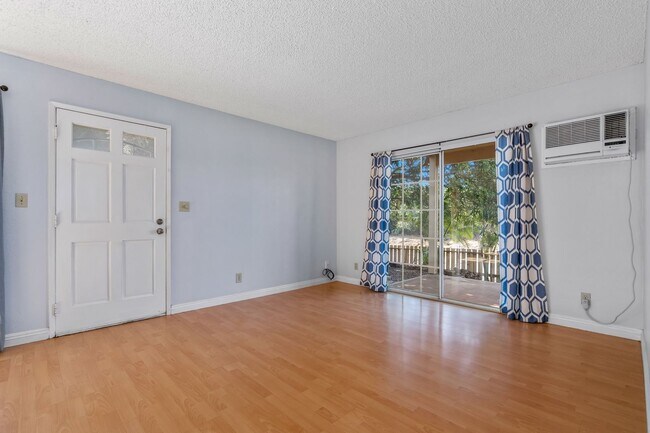 Building Photo - Remodeled 2 Bed / 1.5 Bath at Kihei Villag...