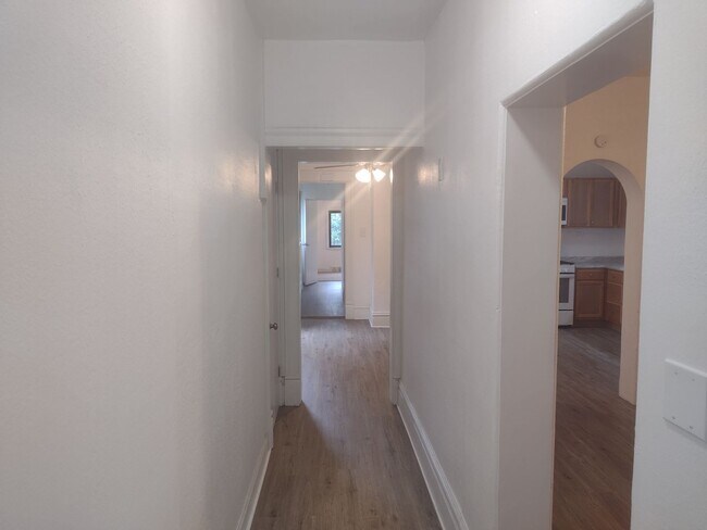 Building Photo - 1526 Barr Avenue