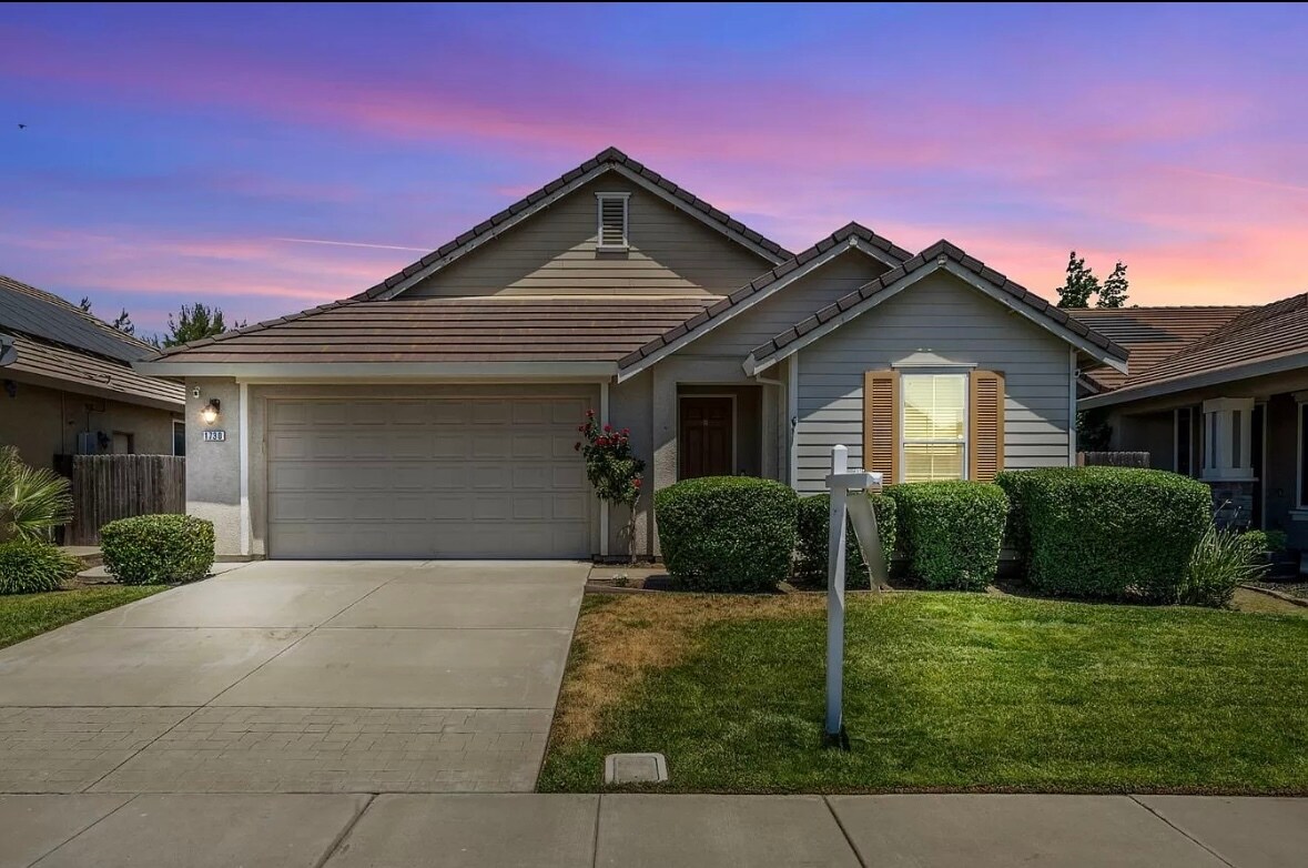 Primary Photo - 1730 Dalia Ln