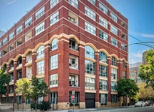 Building Photo - 2001 S Calumet Ave