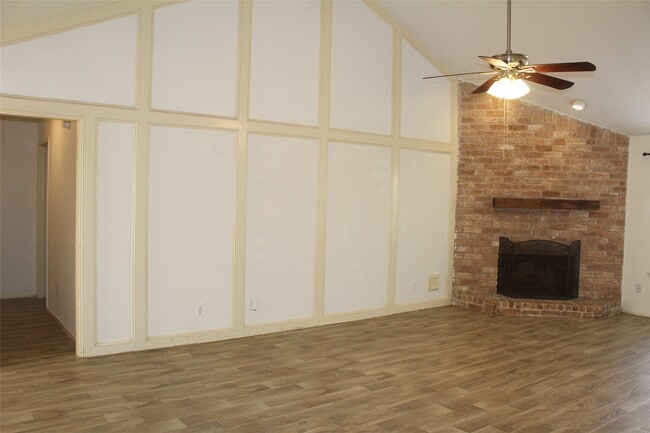 Foto del edificio - 14343 Whitecross Dr