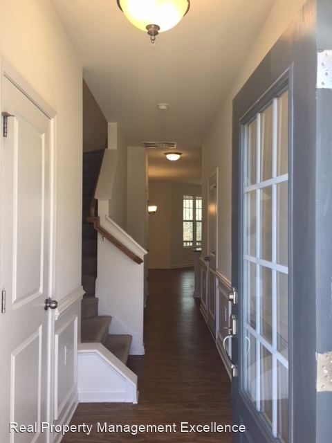 Building Photo - 3 br, 2.5 bath House - 1005 Historic Circle