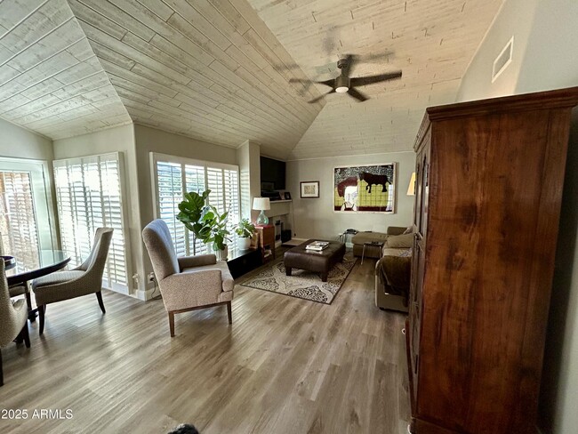 Foto del edificio - 9991 E Purdue Ave