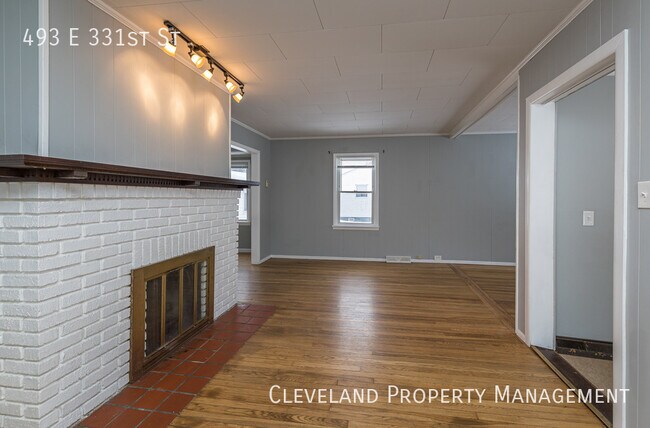 Building Photo - Renovated Eastlake Home