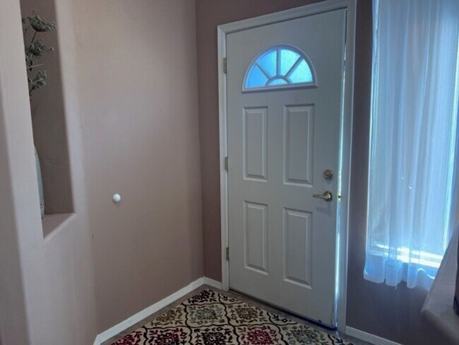 Foto del edificio - 2BR home, Gated, with pool/spa/clubhouse B...