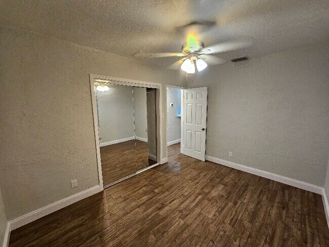 Foto del edificio - 215 42nd Ave NE