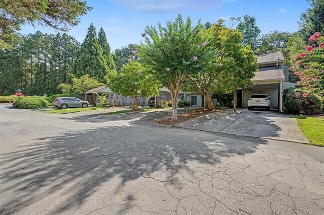 Building Photo - 6350 Hawthorne Terrace