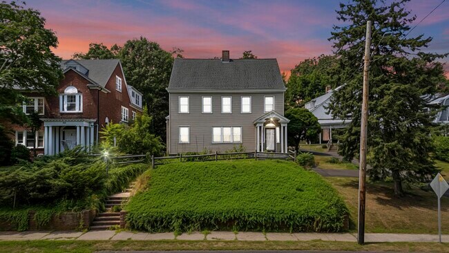 Building Photo - 1070 Whitney Ave