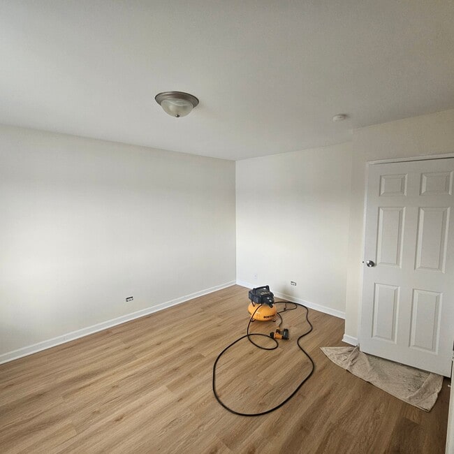 Building Photo - 9390 Bay Colony Dr