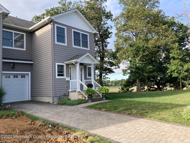 Building Photo - 131 Bank St