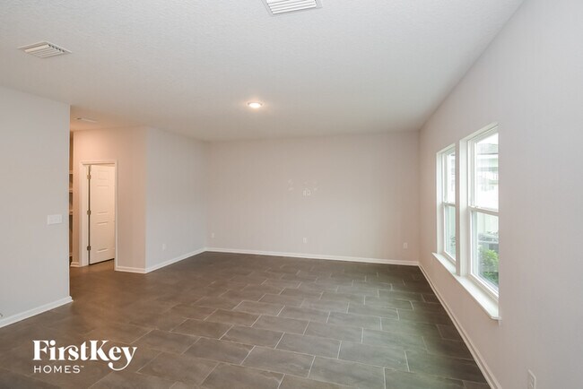 Building Photo - 529 Chandler Dr