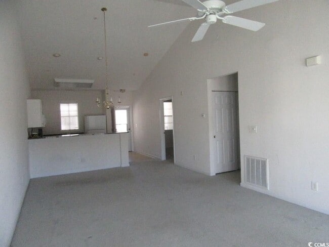 Building Photo - 601 Hillside Dr