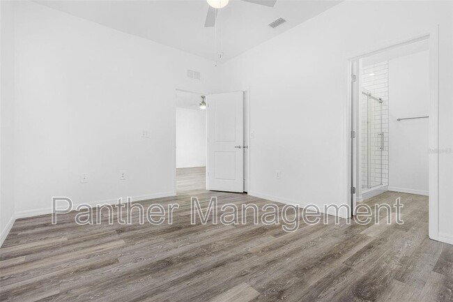 Foto del edificio - 1095 Highlands Rd
