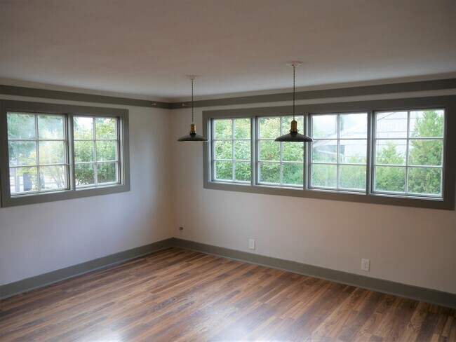 Building Photo - Charming Remodeled 2 Bedroom Shoreline Home