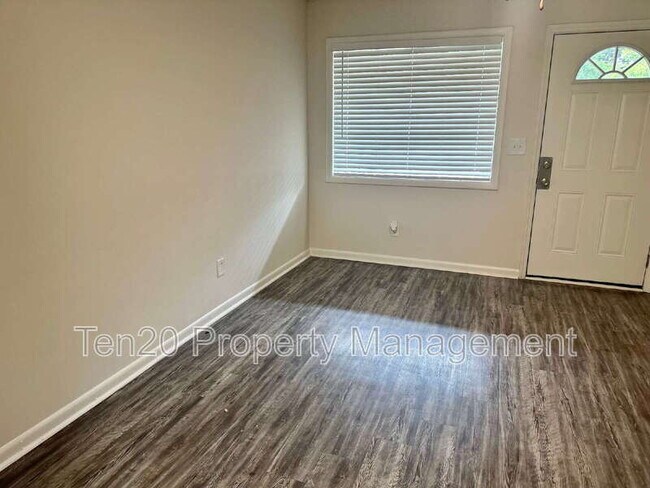 Foto del edificio - 817 Ragland Ct