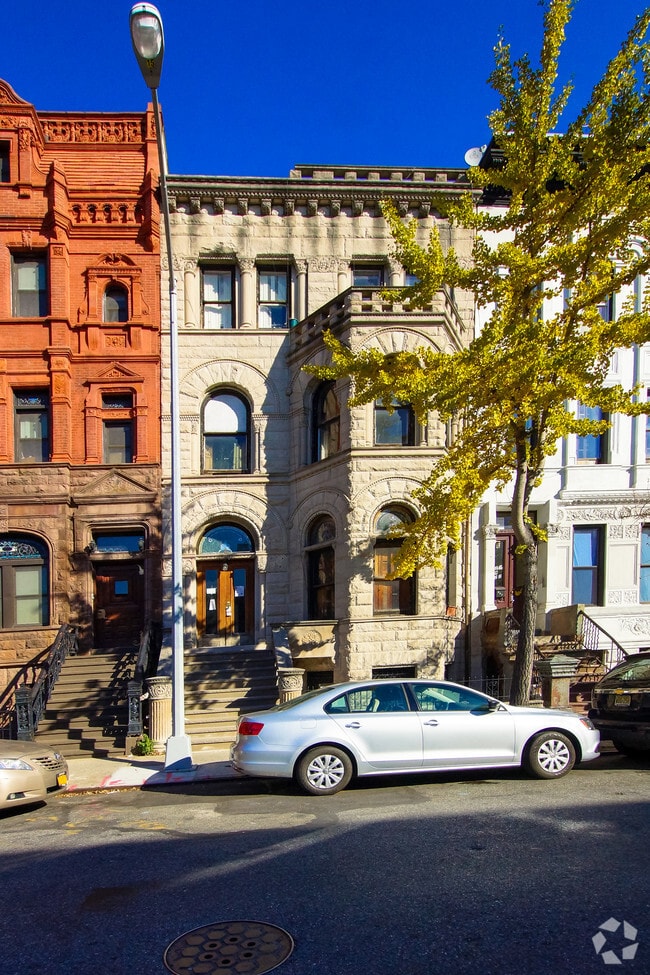 Building Photo - 131 W 122nd St