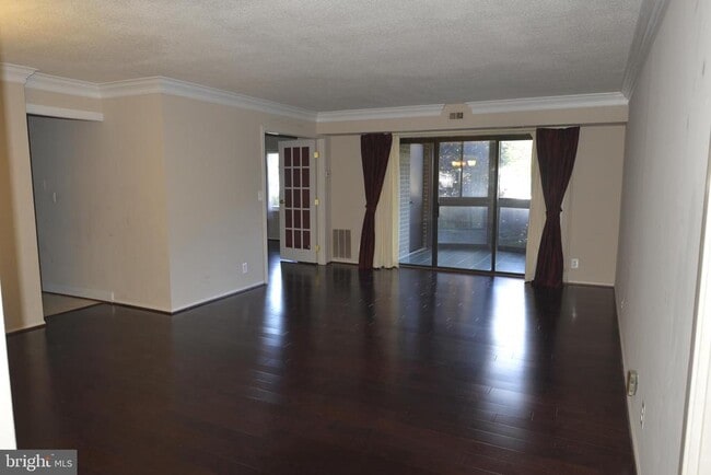 Building Photo - 8360 Greensboro Dr