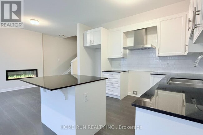 Building Photo - 381 Les Emmerson Dr