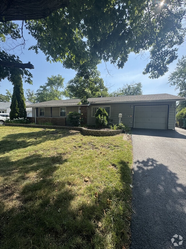 Building Photo - 14949 Highland Ave