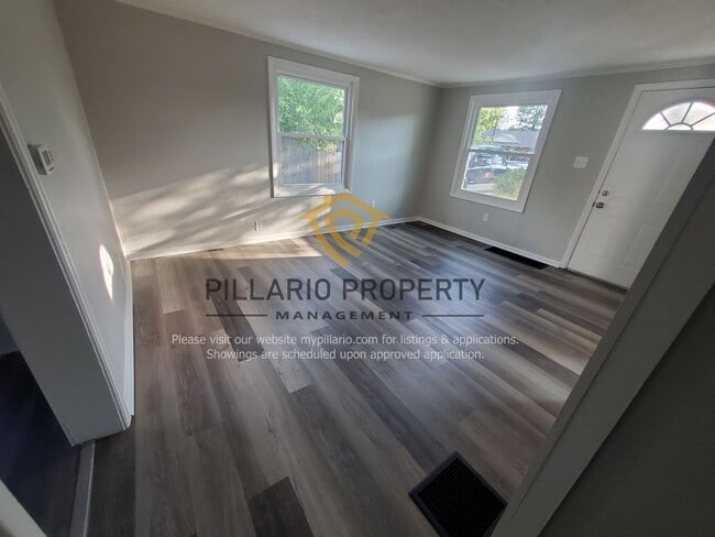 Building Photo - Renovated 2 Bedroom 1 Bathroom in Communit...