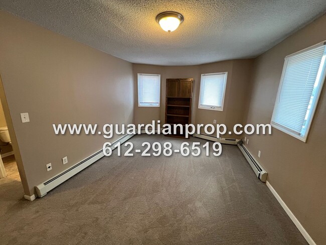 Building Photo - 1596 W Minnehaha Ave
