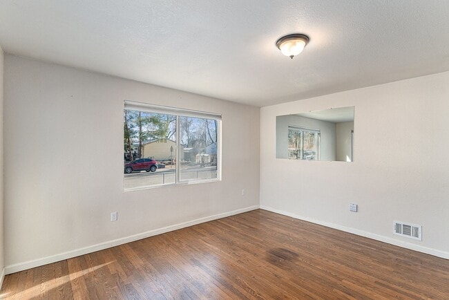 Foto del edificio - House Available in Bear Creek-3 bedrooms 2 bathrooms W/ 2 car garage!