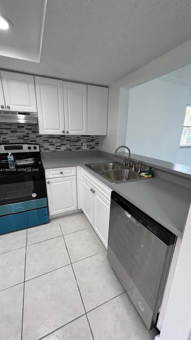 Foto del edificio - 5200 NW 31st Ave