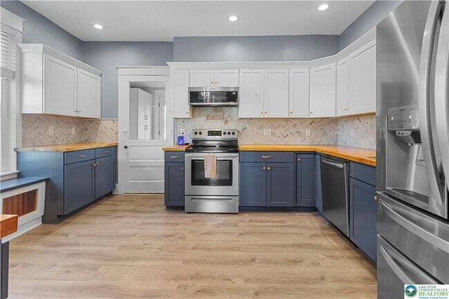 Foto del edificio - 413 Woodlawn Ave