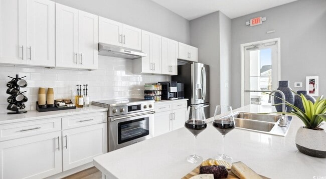 Building Photo - 31 Quaker Rdg Dr