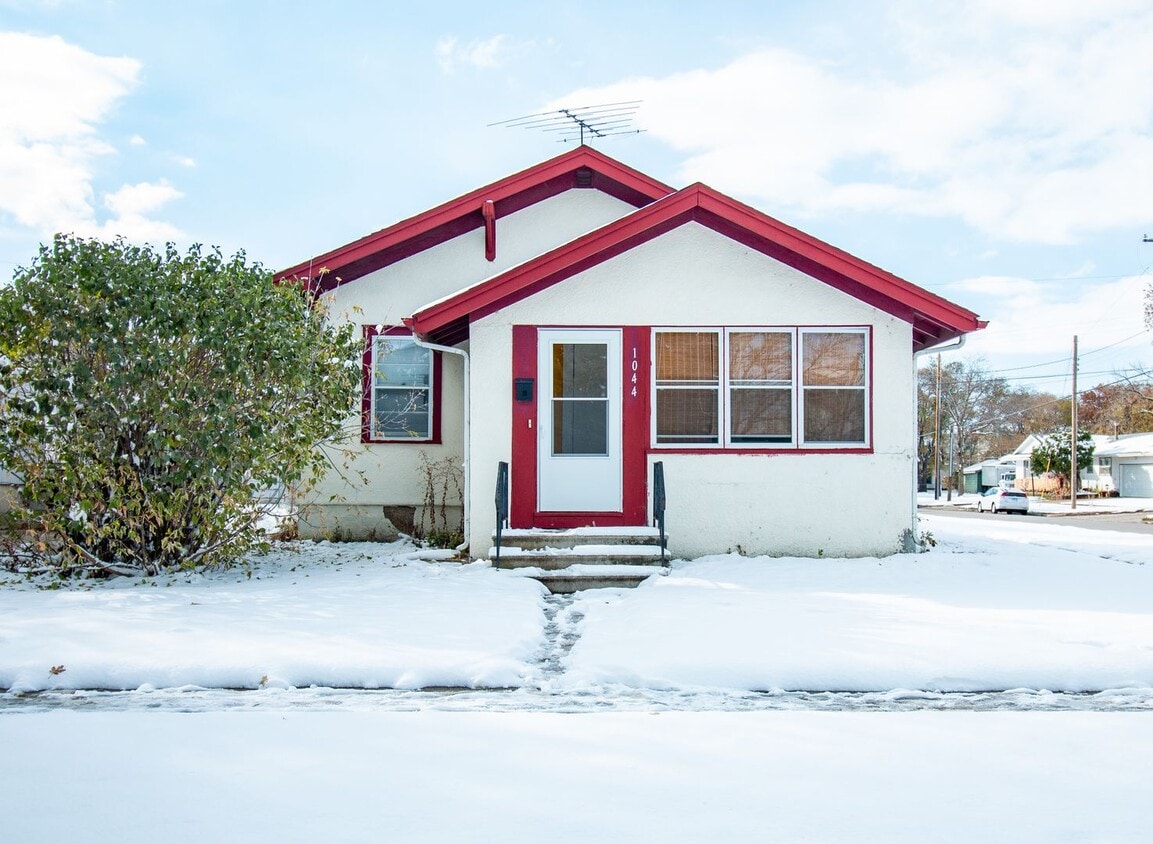 Building Photo - 2 Bed 1 Bath Single Family Home!