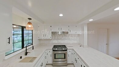 Building Photo - 90 Brandon Dr