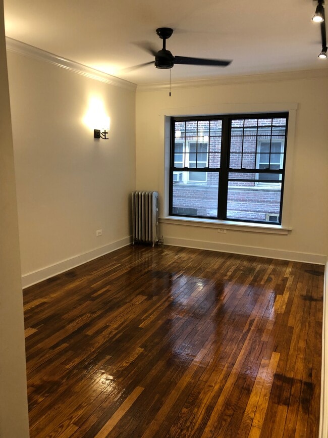 Building Photo - 851 W Agatite Ave