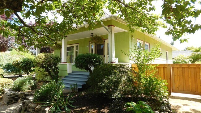 Building Photo - 5204 SE 43rd Ave