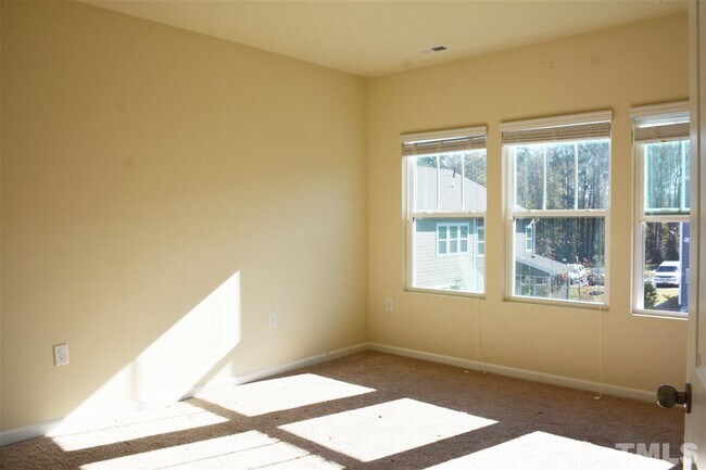 Foto del edificio - 1111 Sky Top Dr