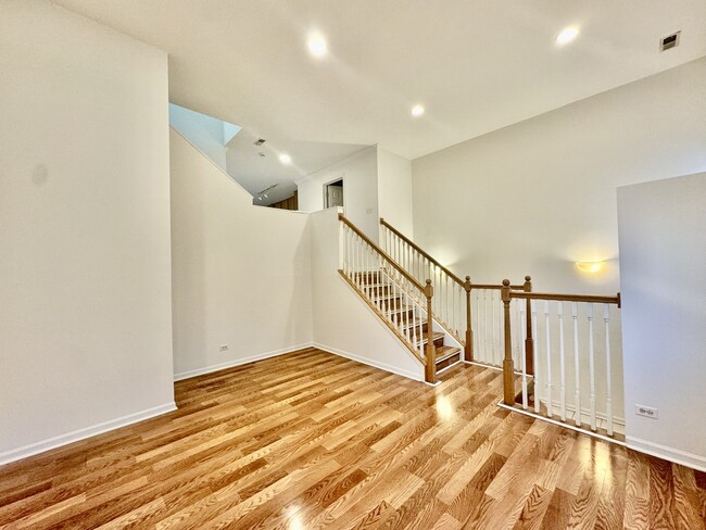 Building Photo - 2037 W 35th St