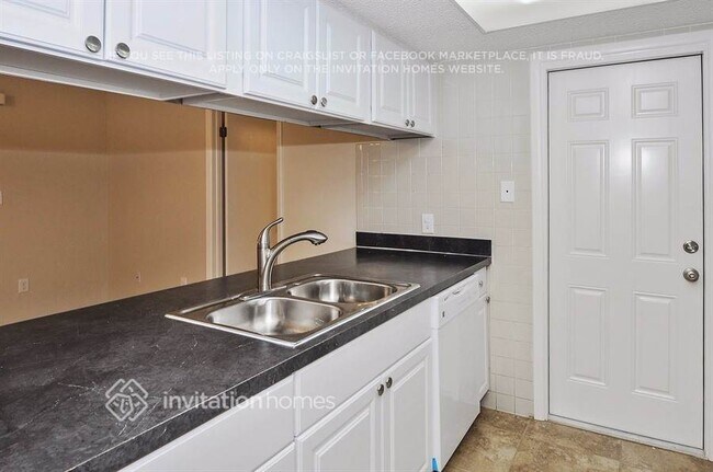 Building Photo - 7713 Deer Foot Dr