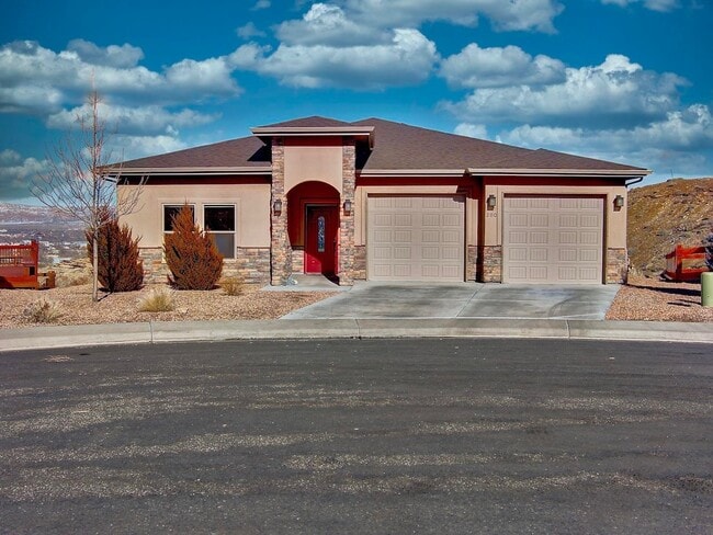 Building Photo - 200 Secret Canyon Ct